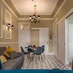 Renoviertes Jahrhundert Apartment In Der Naehe Des Schlosses