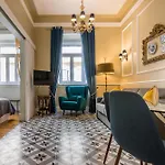 Renoviertes Jahrhundert Apartment In Der Naehe Des Schlosses
